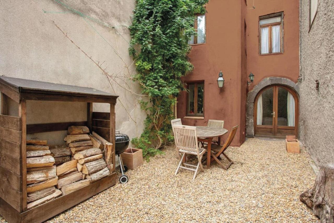 Charming And Quaint 2-bed House In *